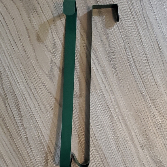Green Metal Wreath Hanger - Picture 1 of 10